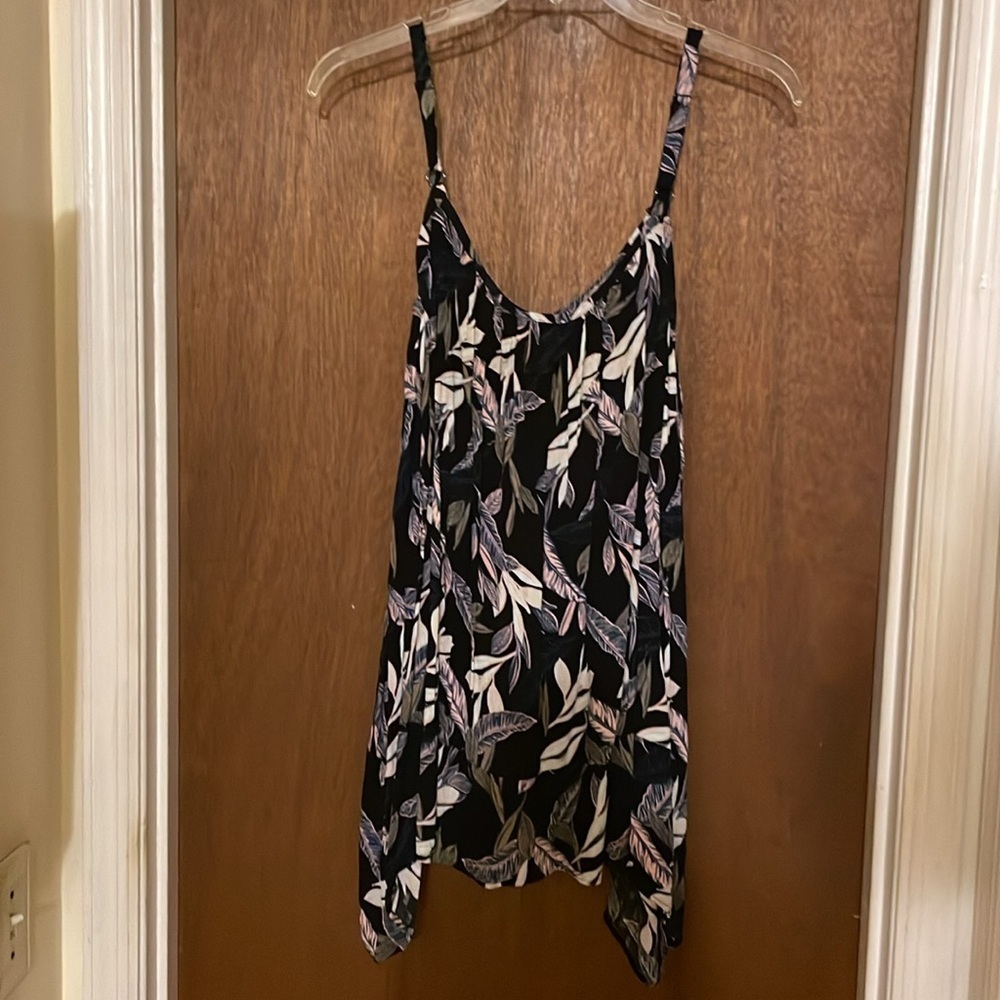 Torrid NWT shark bite tank top - Picture 2 of 4